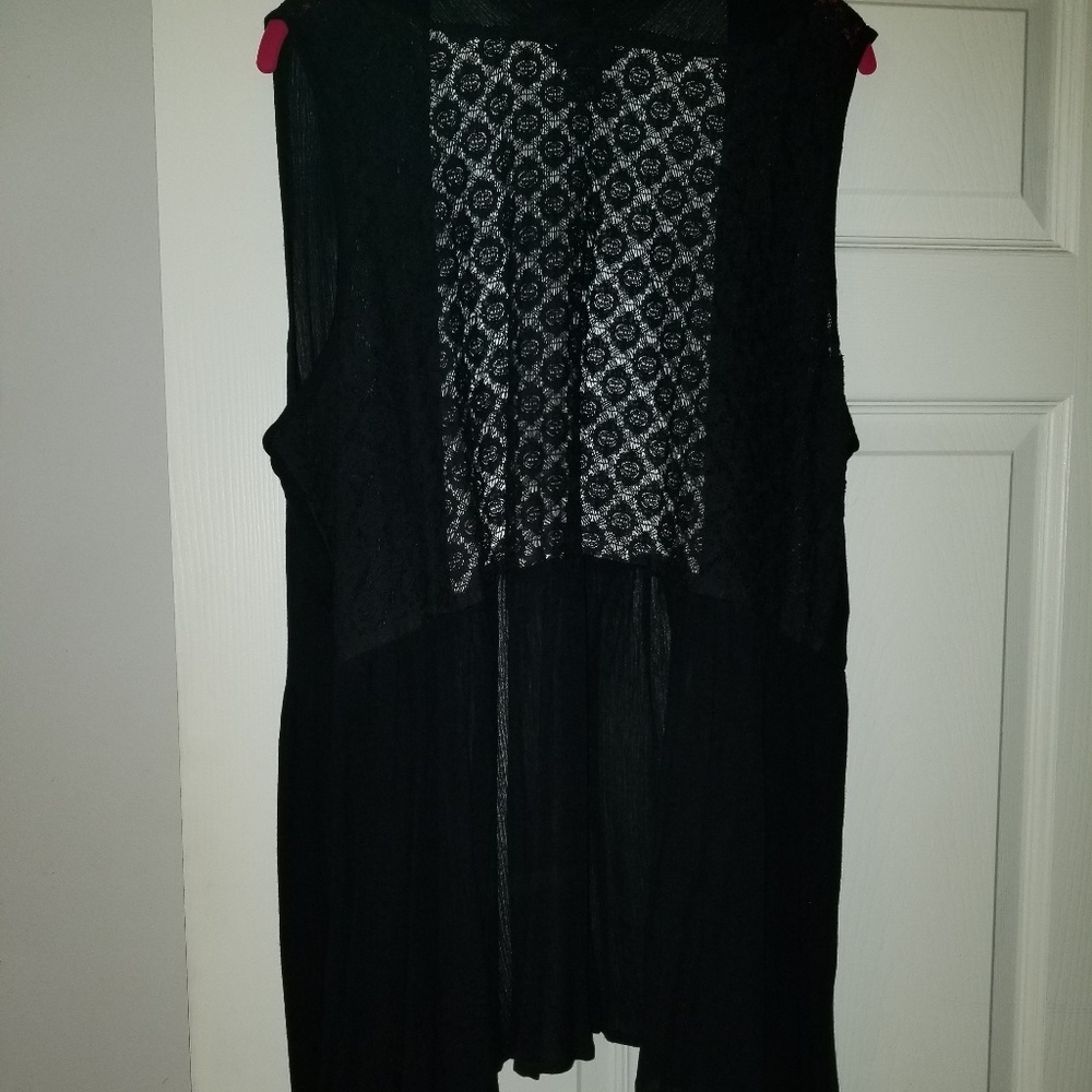 Sleeveless jacket